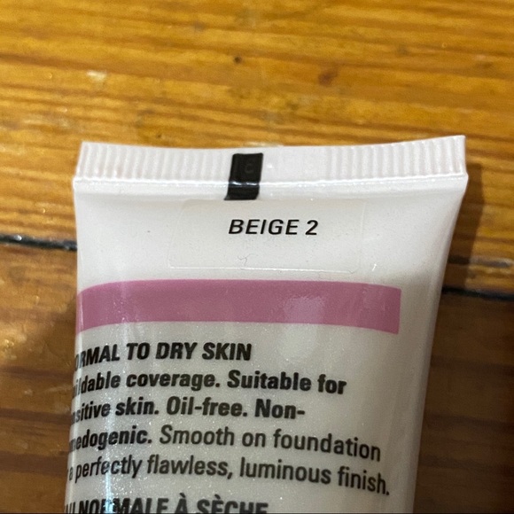 Mary Kay Luminous Wear Foundation - Picture 2 of 5